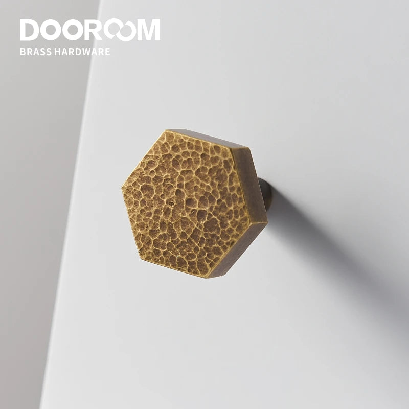 Dooroom 黄铜家具把手现代锤纹圆形六角拉手衣柜梳妆台橱柜抽屉酒吧旋钮