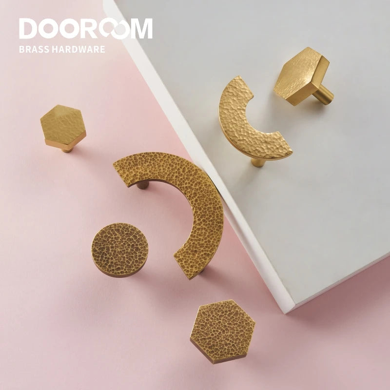Dooroom 黄铜家具把手现代锤纹圆形六角拉手衣柜梳妆台橱柜抽屉酒吧旋钮